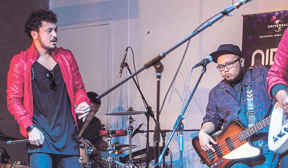KETIKA bersama Giring (kiri), Nidji dilabel sebagai antara band terhebat Indonesia.