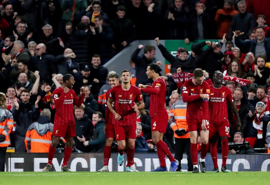 PEMAIN Liverpool meraikan kemenangan menetang Everton. FOTO Reuters.