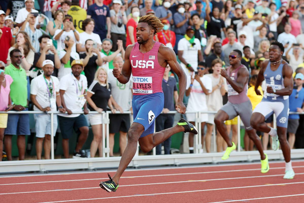 LYLES ketika menjuarai kejohanan dunia dalam acara 200m. FOTO AFP 