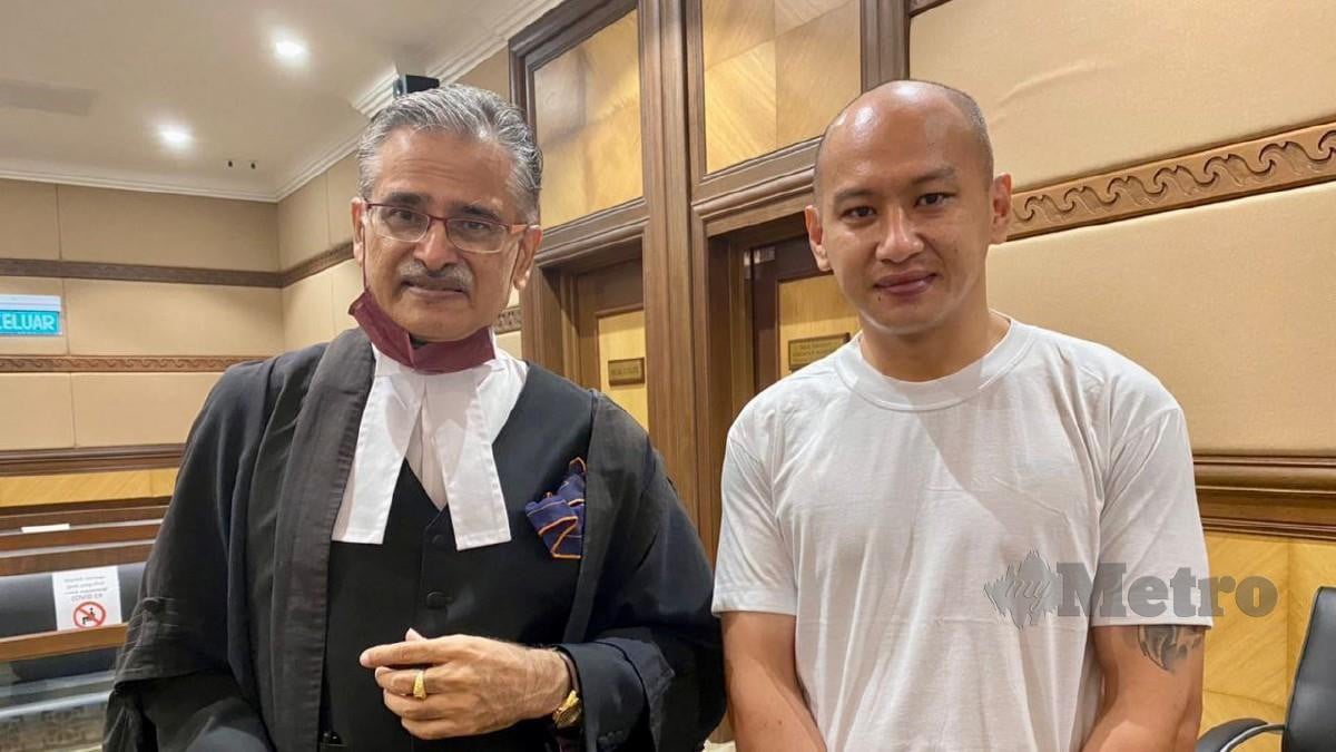 Noel bersama Rakhbir selepas dibebas serta dilepaskan daripada hukuman penjara seumur hidup di Mahkamah Rayuan Kota Kinabalu hari ini. Foto Ihsan Datuk Seri Rakhbir Singh