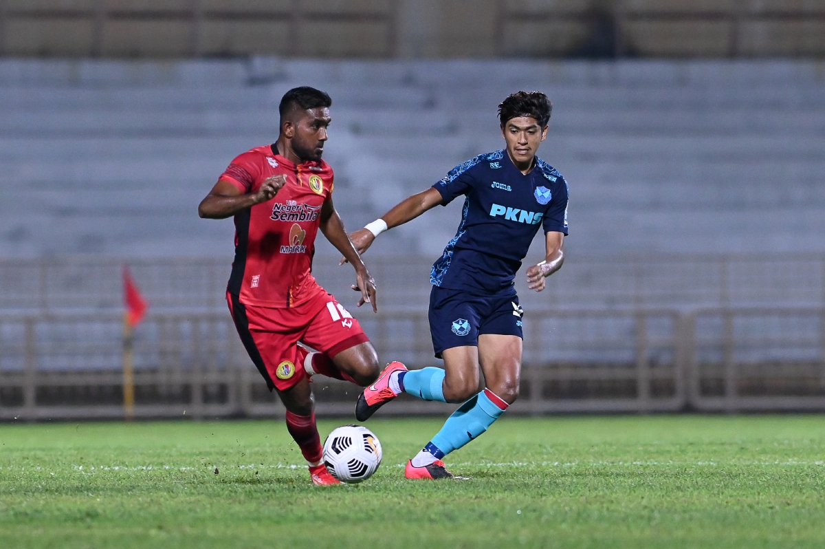 AKSI pemain Negeri Sembilan ketika menentang Selangor 2 di Paroi minggu lalu yang berkesudahan seri 0-0. FOTO Ihsan NSFC