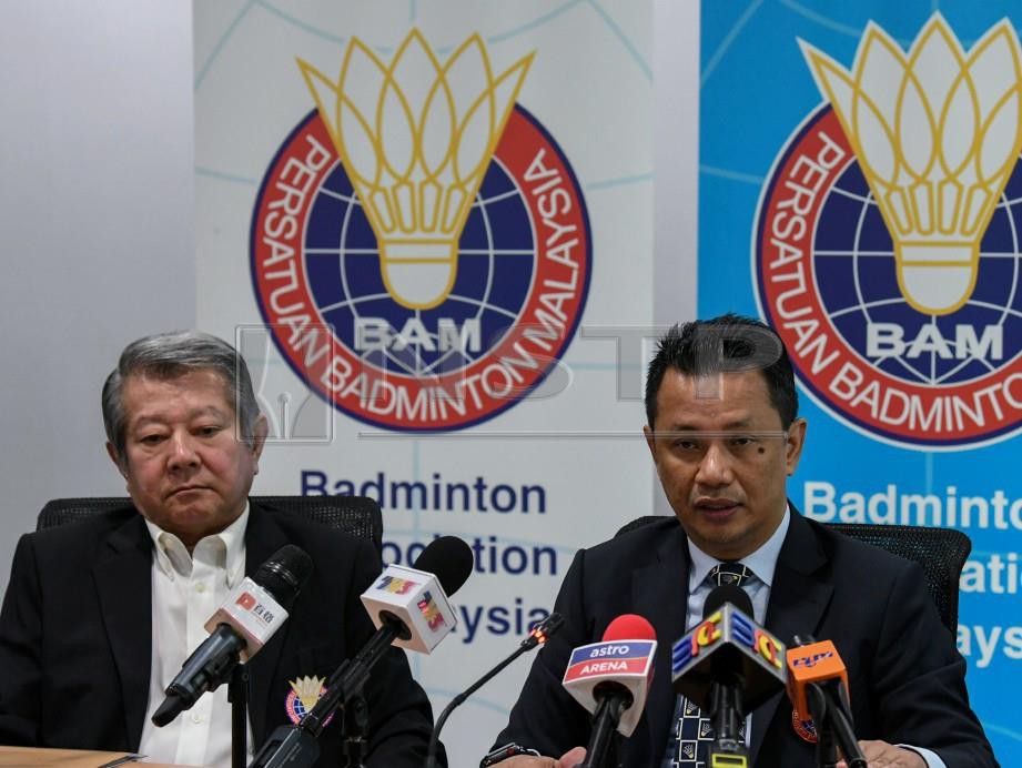  NORZA (kanan) pada sidang media selepas mempengerusikan Mesyuarat Agung Luar Biasa di Akademi Badminton Malaysia hari ini.Turut serta Timbalan Presiden BAM Dato Wira Lim Teong Kiat (kiri). 