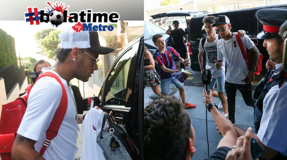 Neymar di terminal pelepasan lapangan terbang di Barcelona untuk menuju ke Paris. FOTO REUTERS