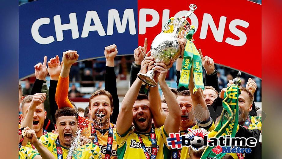 Pemain Norwich City meraikan kejayaan menjulang gelaran. FOTO REUTERS