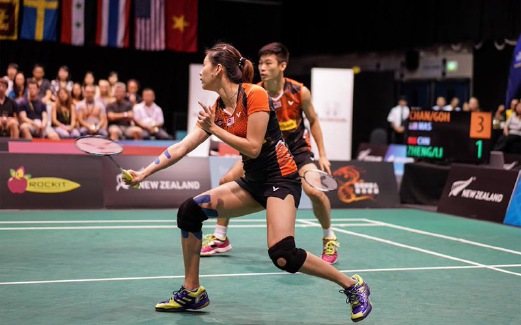 PENG Soon (kanan) bersama Liu Ying (kiri) mengambil 45 minit untuk menewaskan beregu China. FOTO Twitter/NZ Badminton Open