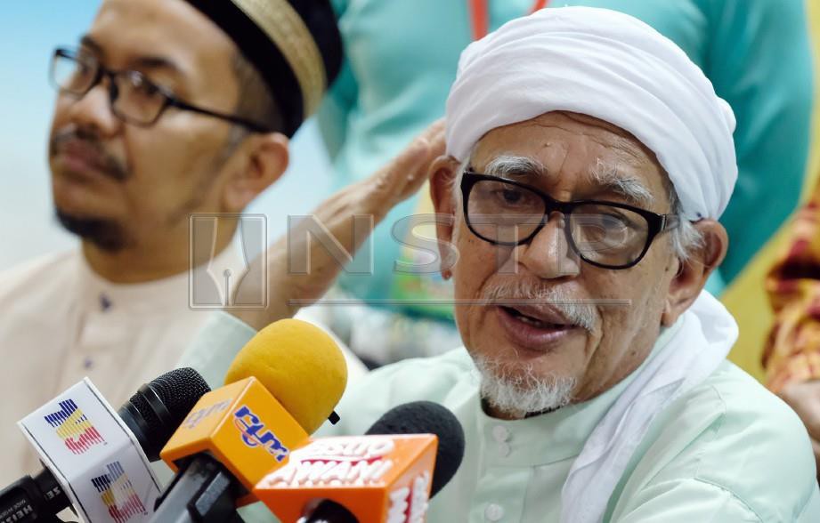 ABDUL Hadi Awang ketika sidang media pada majlis Konvokesyen Kolej Islam Darul Ulum kali ke-14 di Kuala Nerang. FOTO Amran Hamid