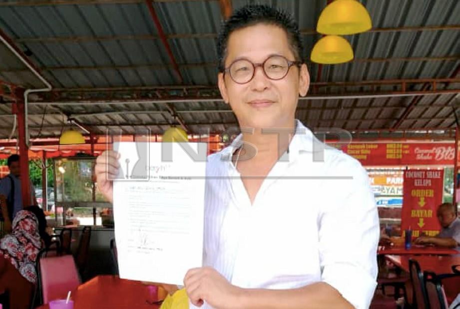 CHAN Keng Leong menandatangani Ikrar Sokong Pilihan Raya Bersih dan Adil yang disediakan oleh Gabungan Pilihan Raya Bersih dan Adil (BERSIH 2.0). FOTO Ifwan Tun Tuah