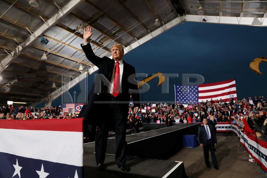 TRUMP ketika pertemuan dengan penyokong di Lebanon, Ohio, Amerika Syarikat pada 12 Oktober 2018. FOTO Reuters