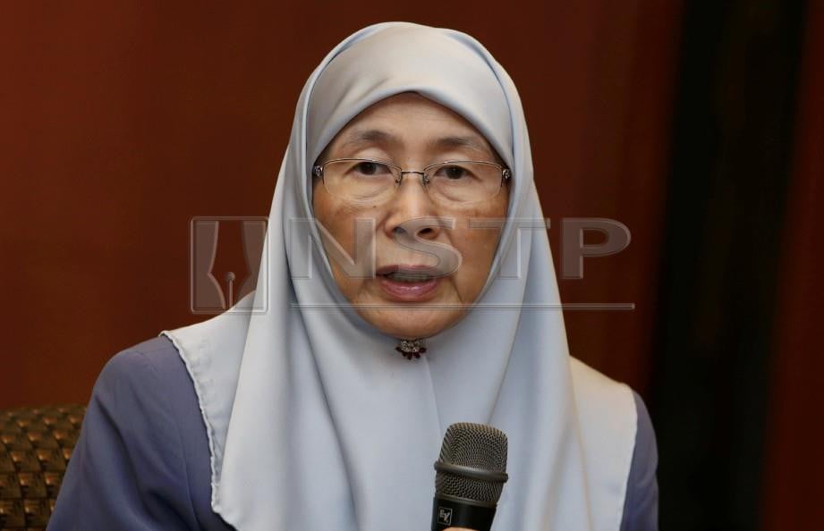 DR Wan Azizah ketika sidang media selepas Mesyuarat Jawatankuasa Tertinggi Pengurusan Bencana Pusat. FOTO Ahmad Irham Mohd Noor
