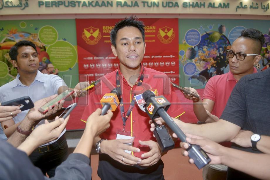 JOHAN Kamal ditemui media pada Penutup Bengkel Perbincangan Persatuan Bolasepak Selangor. FOTO Faiz Anuar 