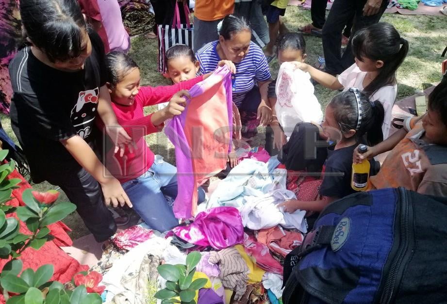 PROGRAM program Pasar Percuma di perkampungan Orang Asli di Kampung Bukit Kepong. FOTO Mohd Khidir Zakaria