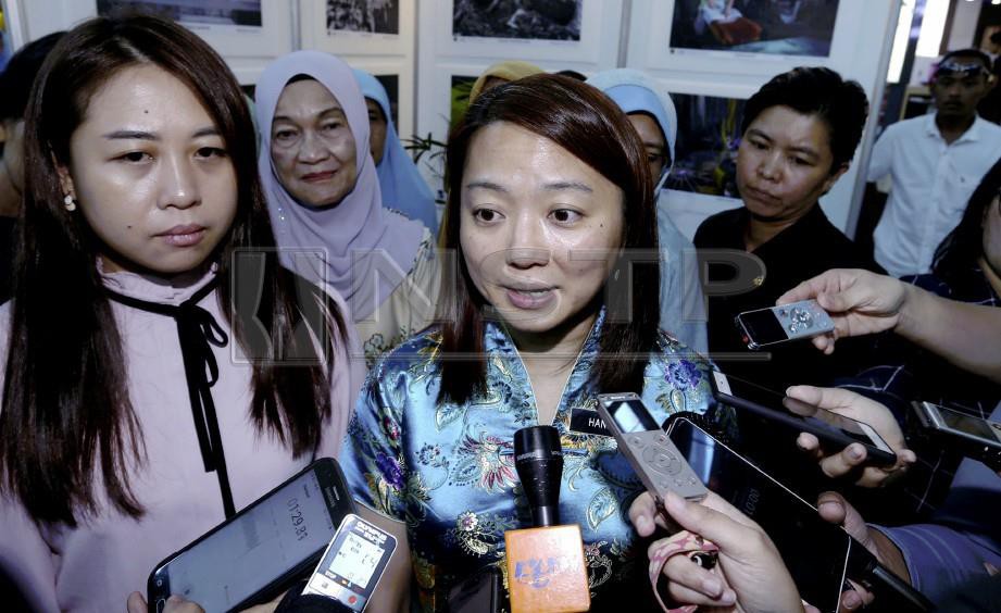 HANNAH Yeoh (tengah) pada sidang media selepas perasmian Sambutan Hari Wanita Antarabangsa 2019. FOTO Hairul Anuar Rahim