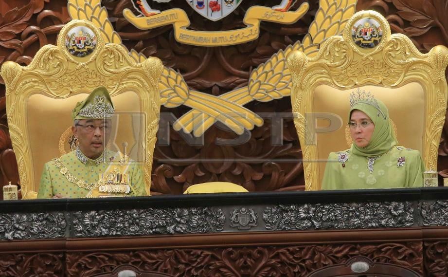 Al-Sultan Abdullah menyampaikan titah ucapan ketika merasmikan persidangan pertama mesyuarat penggal kedua Parlimen ke-14 di Dewan Rakyat. FOTO Mohd Yusni Ariffin