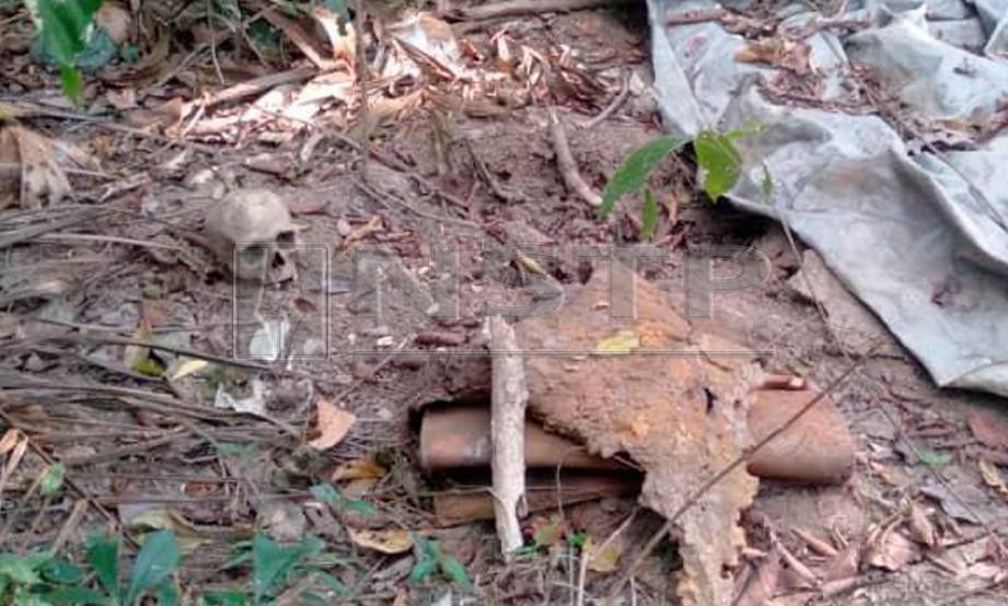 OBJEK dipercayai tengkorak manusia ditemui di pinggir hutan berhampiran Taman Intan Perdana, Port Dickson. FOTO Mohd Khidir Zakaria