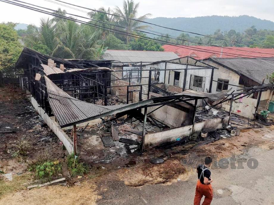 Dua rumah yang musnah dalam kebakaran hari ini. FOTO Ihsan Bomba