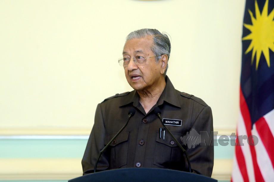 TUN Mahathir ketika sidang media berhubung Projek ECRL. FOTO Mohd Fadli Hamzah