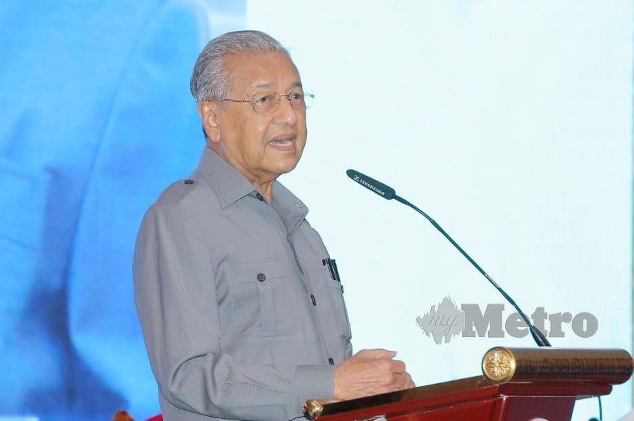DR Mahathir berucap pada majlis Townhall Bersama Penjawat Awam Negeri Perak. FOTO Abdullah Yusof
