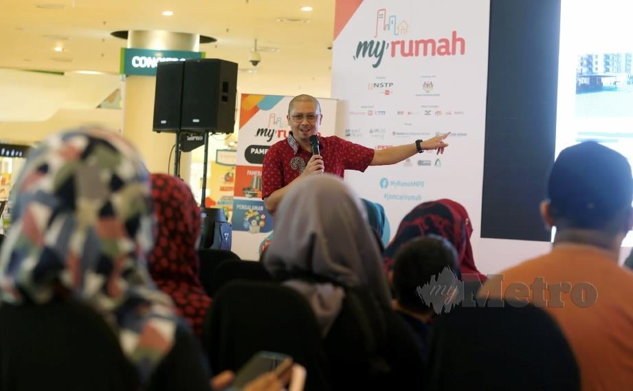 PENGASAS MyCribBooking.com, Akmal Nizam Abdul Halim menyampaikan ceramah ketika pameran MyRumah 2019. FOTO Hairul Anuar Rahim