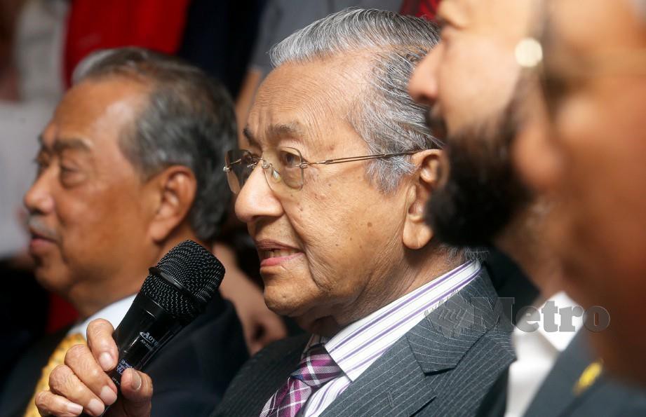 Tun Dr Mahathir pada sidang media selepas mempengerusikan Mesyuarat Majlis Pimpinan Tertinggi BERSATU di Putrajaya. FOTO Mohd Fadli Hamzah