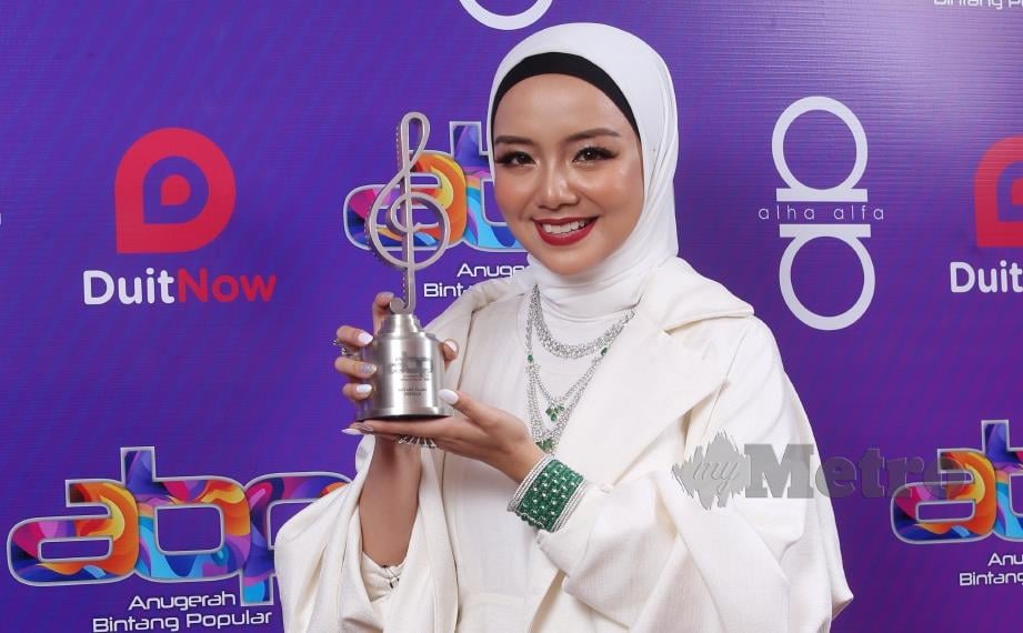 MIRA Filzah pada malam kemuncak Anugerah Bintang Popular Berita Harian 32. FOTO Halimaton Saadiah Sulaiman