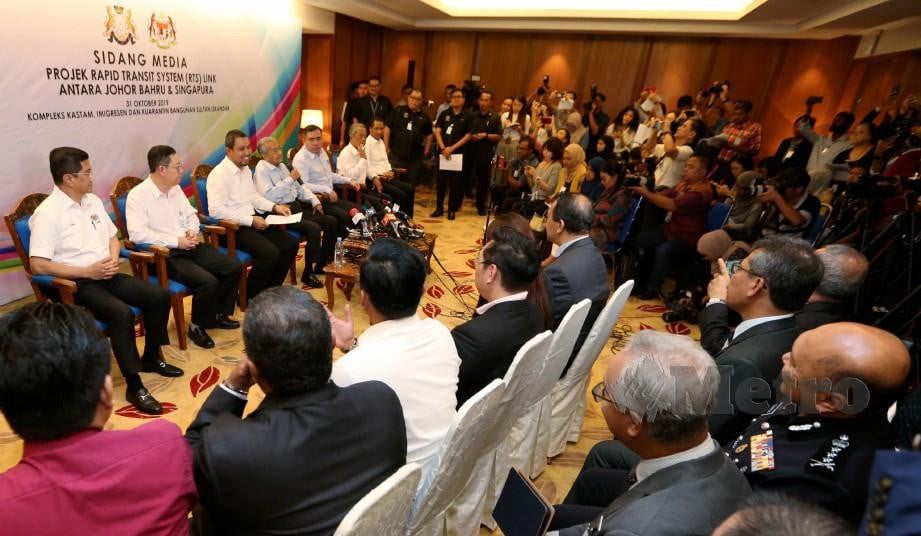 DR Mahathir pada sidang media Pengumuman Projek RTS antara Johor Bahru dan Singapura. FOTO Mohd Azren Jamaludin