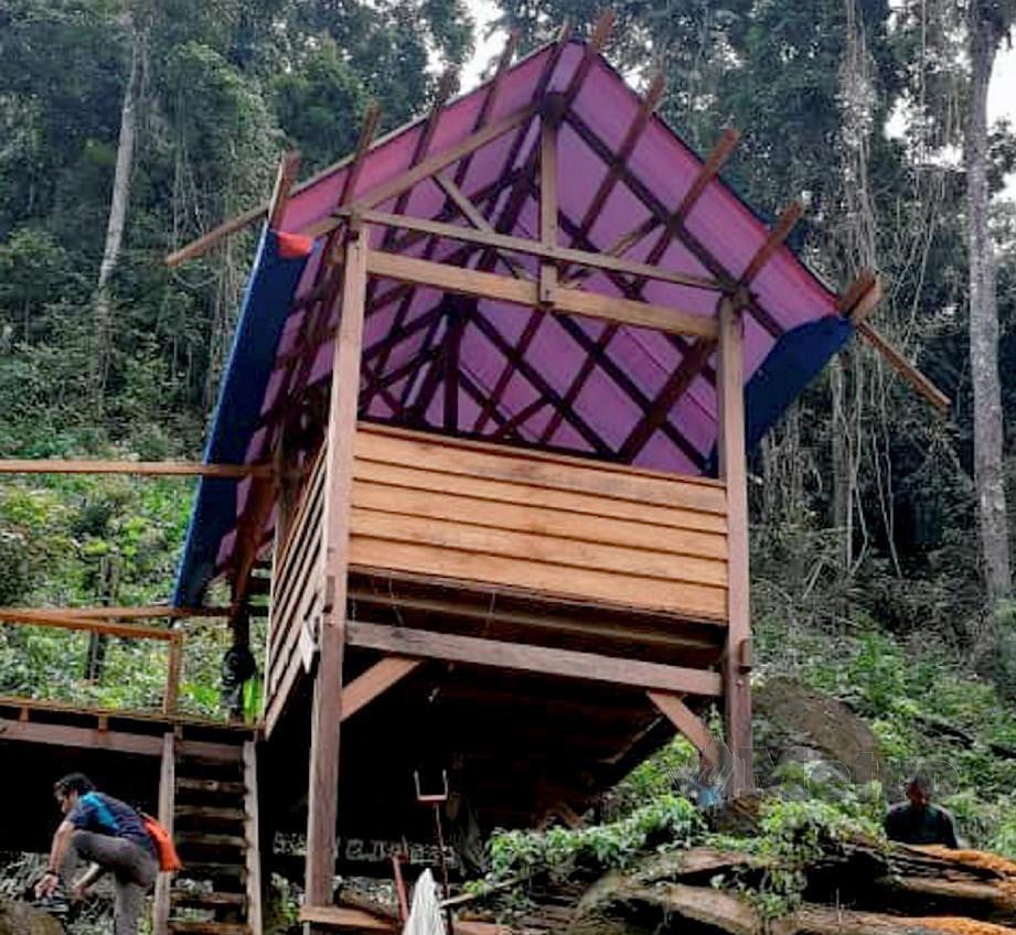 Antara pondok yang dibina secara haram di Hutan Simpan Kekal di Kedah. FOTO Ihsan JPNK