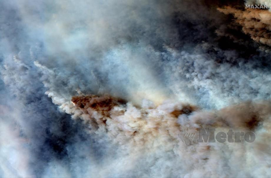RAKAMAN satelit pada 4 Januari lalu menunjukkan asap daripada kebakaran di timur Orbost, Australia. FOTO AFP / Satellite image 2020 Maxar Technologies