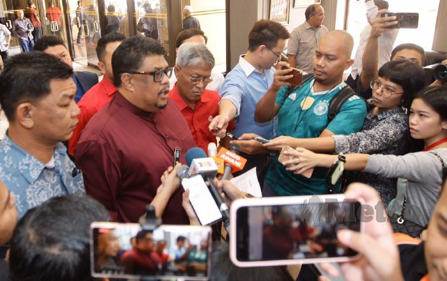 AB Rauf Yusoh ketika menjawab pertanyaan media di Lobi Menara Dato Onn, PWTC, baru-baru ini. FOTO Fathil Asri.