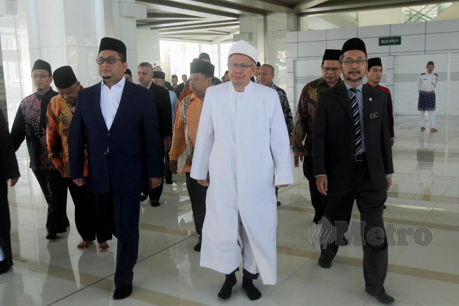 ZULKIFLI Mohamad bersama Ahmad Marzuki (kiri) hadir di majlis Tausiyah 'Am Agensi-Agensi Agama. FOTO Mohd Fadli Hamzah