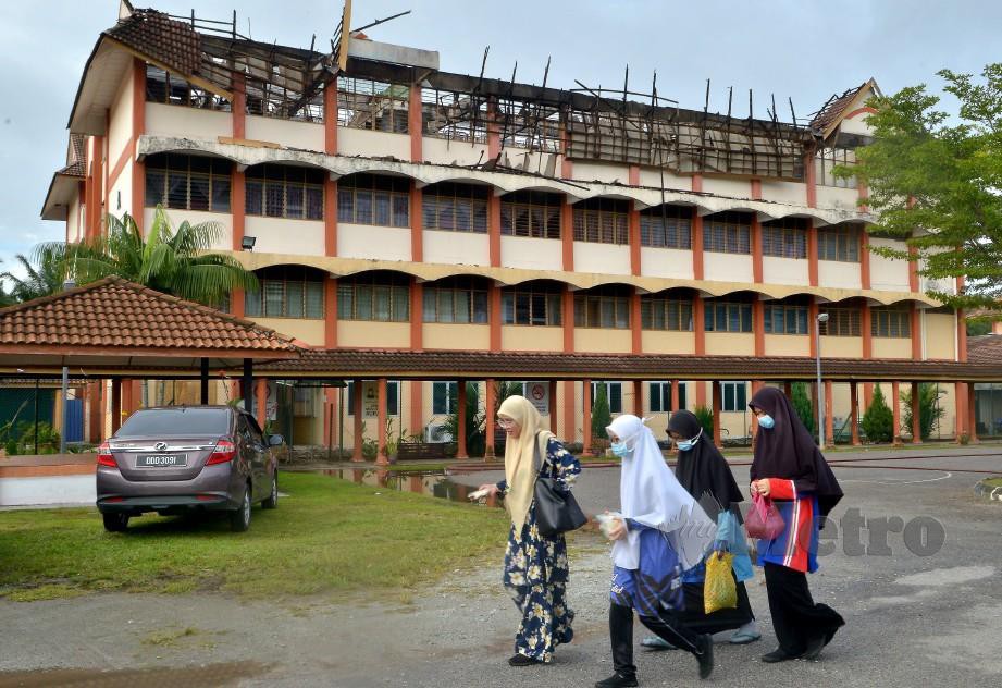 KEADAAN bangunan asrama di Maahad Integrasi Tahfiz Selangor Istana Bandar, Kuala Langat yang terbakar. FOTO Faiz Anuar.