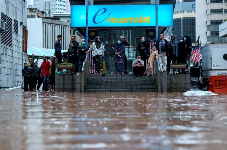 SPEKTRUM: Banjir kilat pusat bandar | Harian Metro