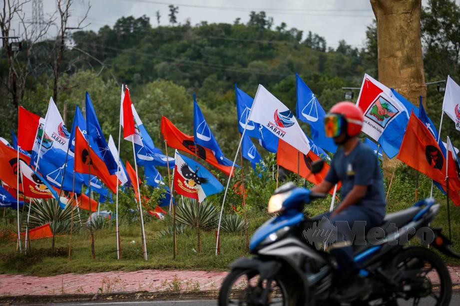 PERANG bendera di sepanjang jalan bandar siera pada sempena PRN Sabah 2020. FOTO Aswadi Alias