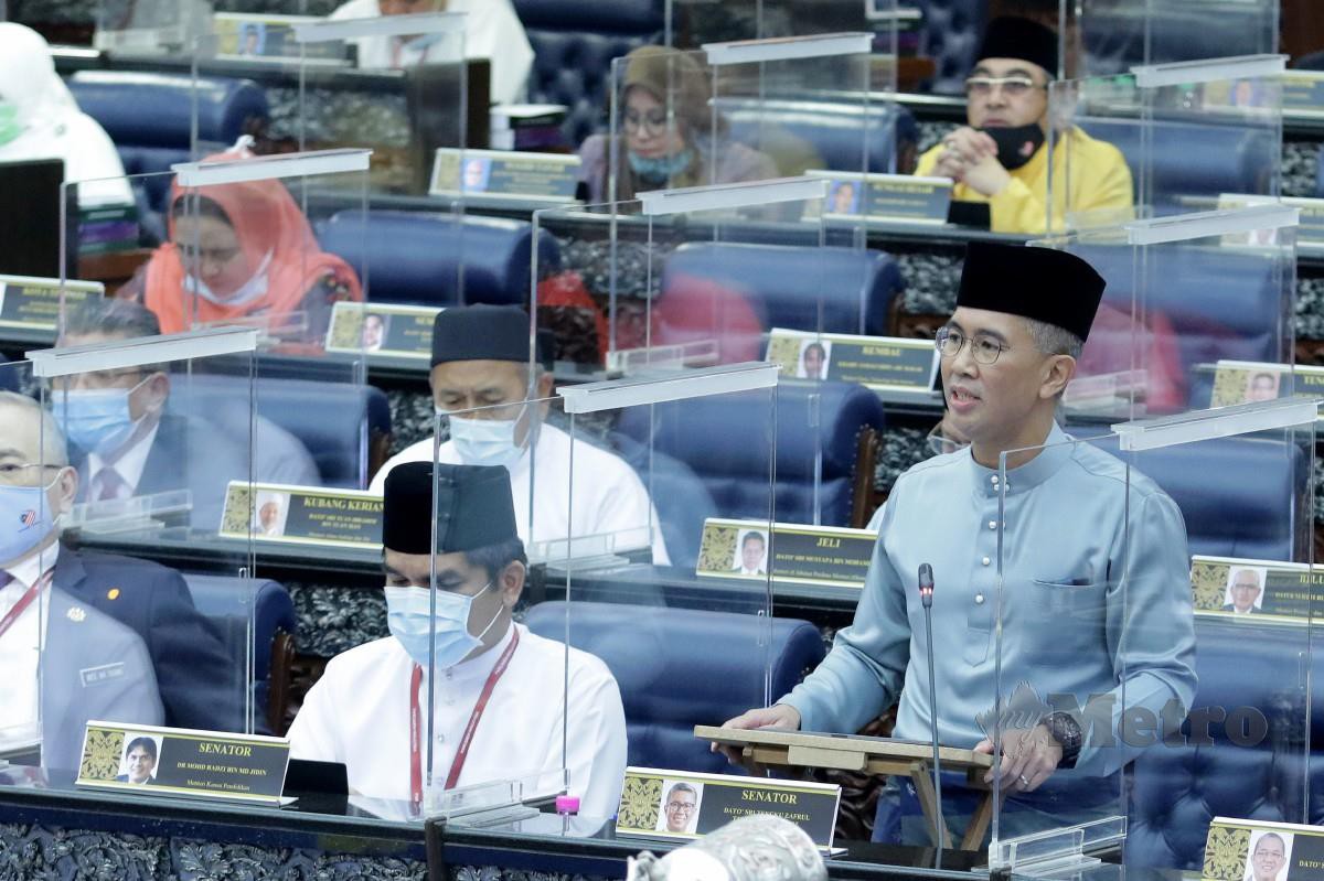 TENGKU Zafrul membentangkan Belanjawan 2021 di Dewan Rakyat. FOTO Aizuddin Saad.
