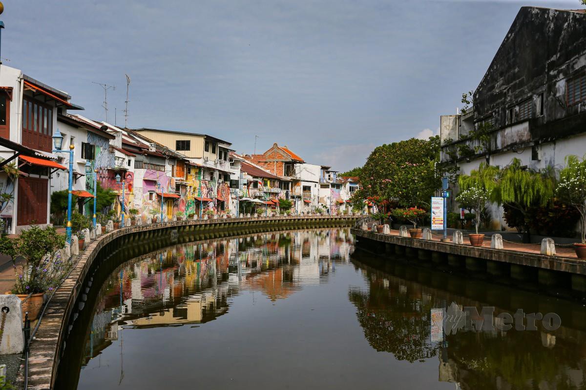 GAMBAR hiasan. Pemandangan di Sungai Melaka berhampiran Bandar Hilir, Melaka dihiasi dengan hasil seni lukisan (street art) yang mempamerkan unsur kebudayaan dan sejarah. FOTO Syafeeq Ahmad
