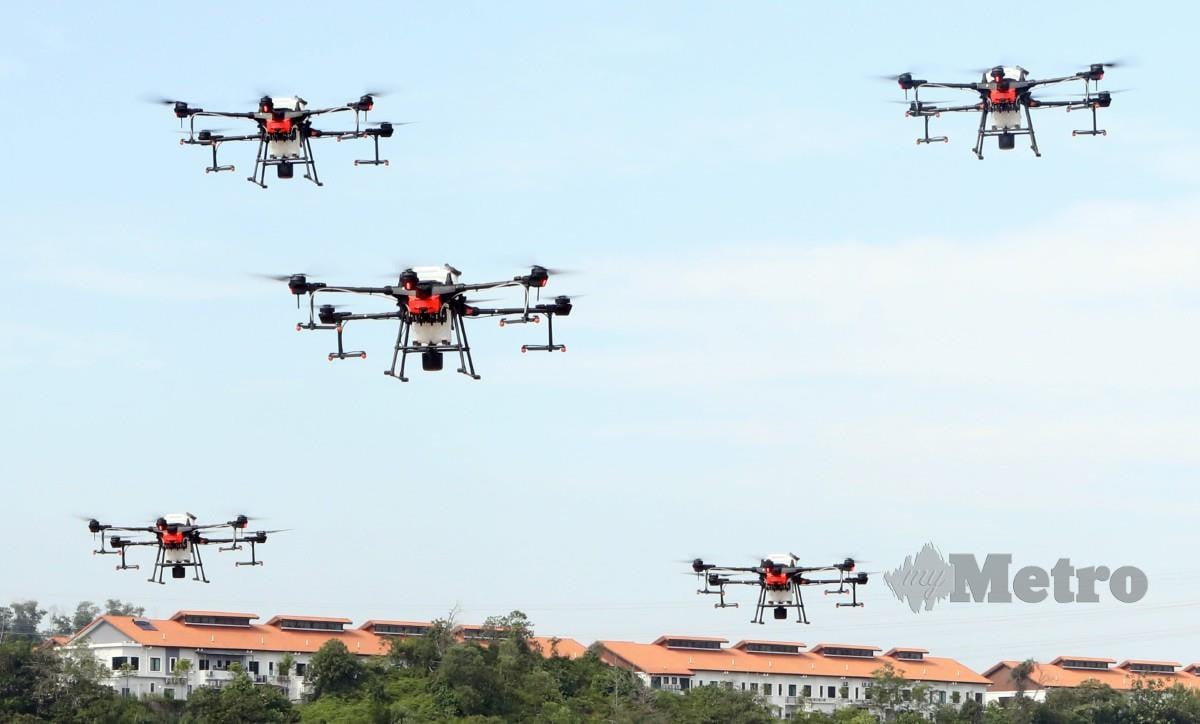 KUALA LUMPUR 15 SEPTEMBER 2021. Demonstrasi dron ketika majlis pra pelancaran penyelidikan dan pembangunan Area 57 di Technology Park Malaysia .STR/ MOHD YUSNI ARIFFIN