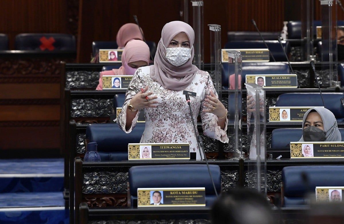 RINA menjawab soalan pada Mesyuarat Penggal Keempat, Parlimen ke-14. FOTO Bernama