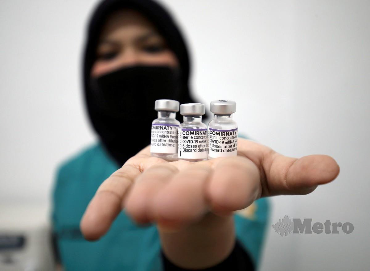 GAMBAR hiasan. Vaksin Pfizer yang  digunakan bagi suntikan dos penggalak di Georgetown. FOTO Mikail Ong