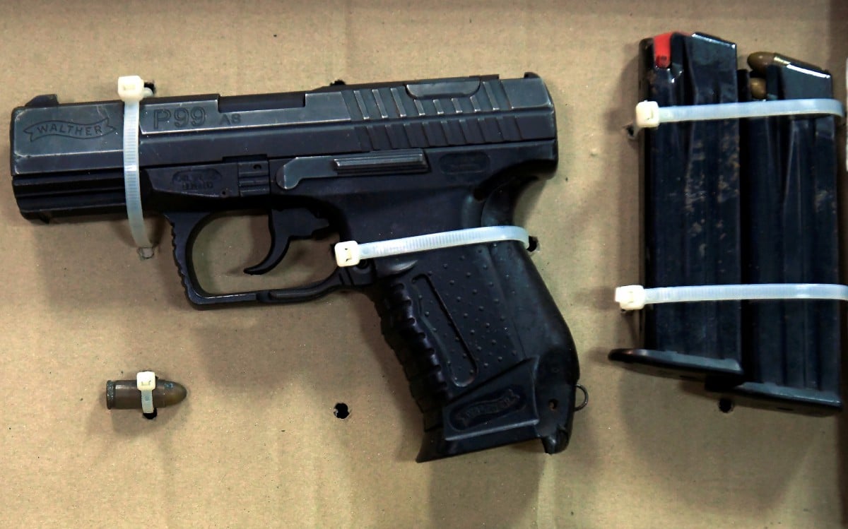 PISTOL jenis Walther P99 yang dirampas polis. FOTO Bernama