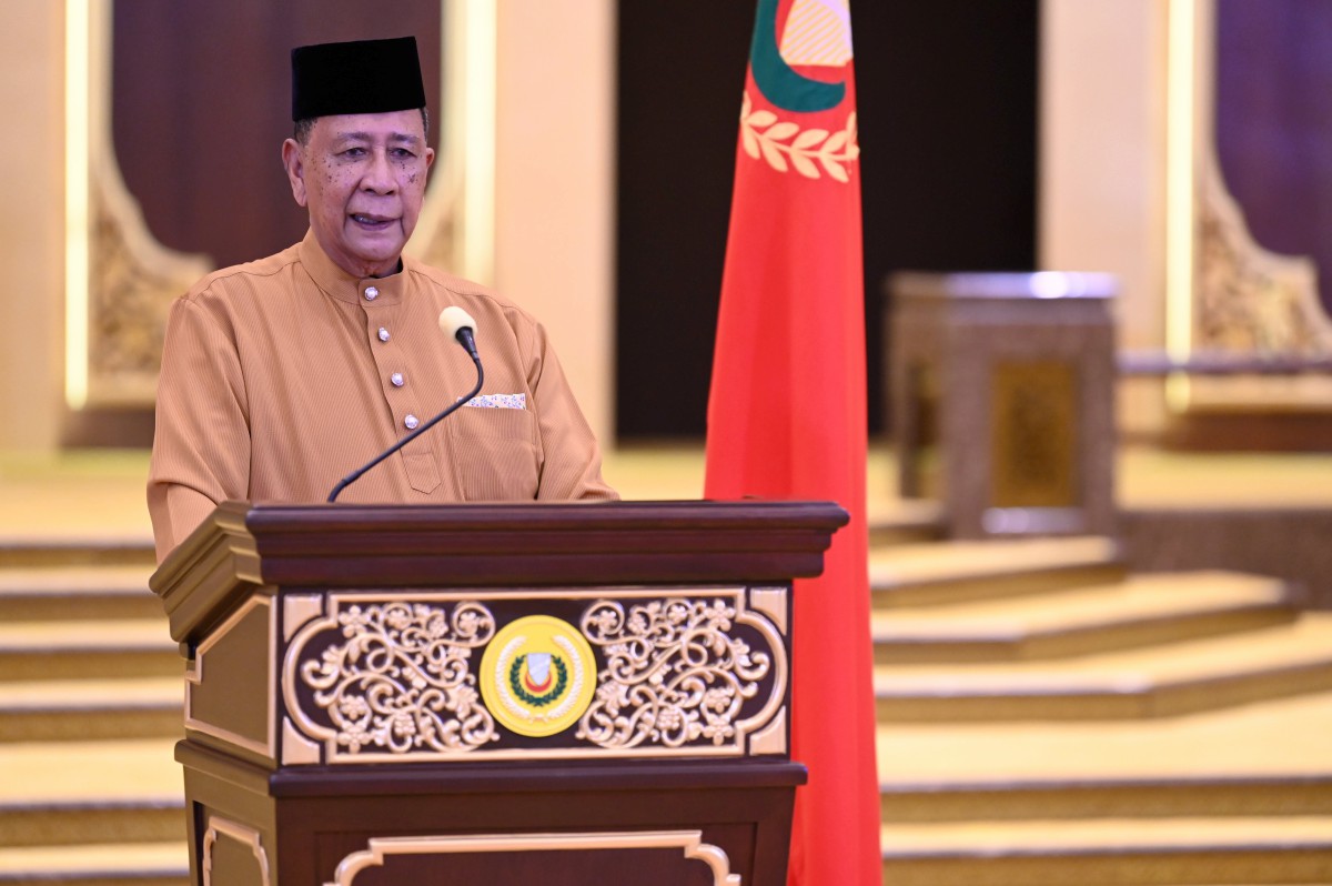 SULTAN Sallehuddin bertitah pada Istiadat Pembukaan Mesyuarat Pertama Penggal Kelima DUN Kedah ke-14. FOTO ihsan SUK