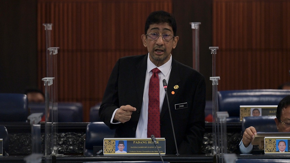 ZAHIDI menjawab soalan pada sesi Waktu Pertanyaan Menteri. FOTO Bernama