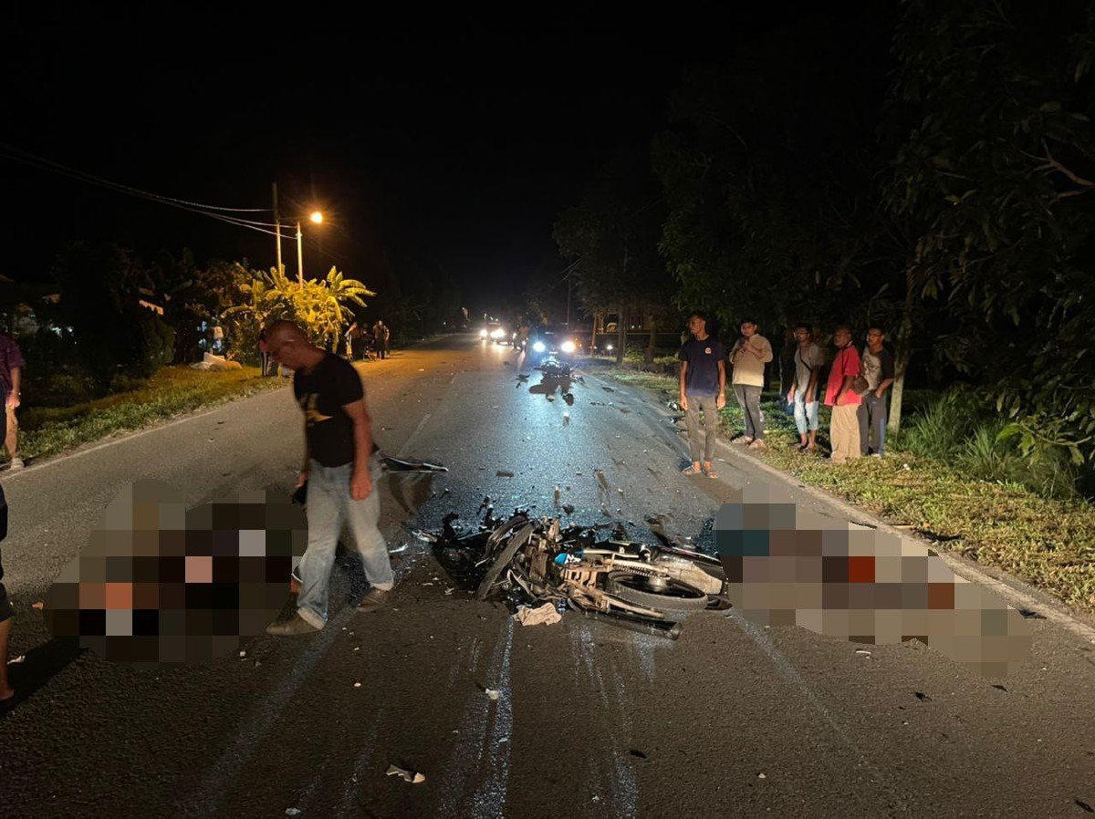 DUA penunggang motosikal yang maut dalam kemalangan. FOTO ihsan Polis