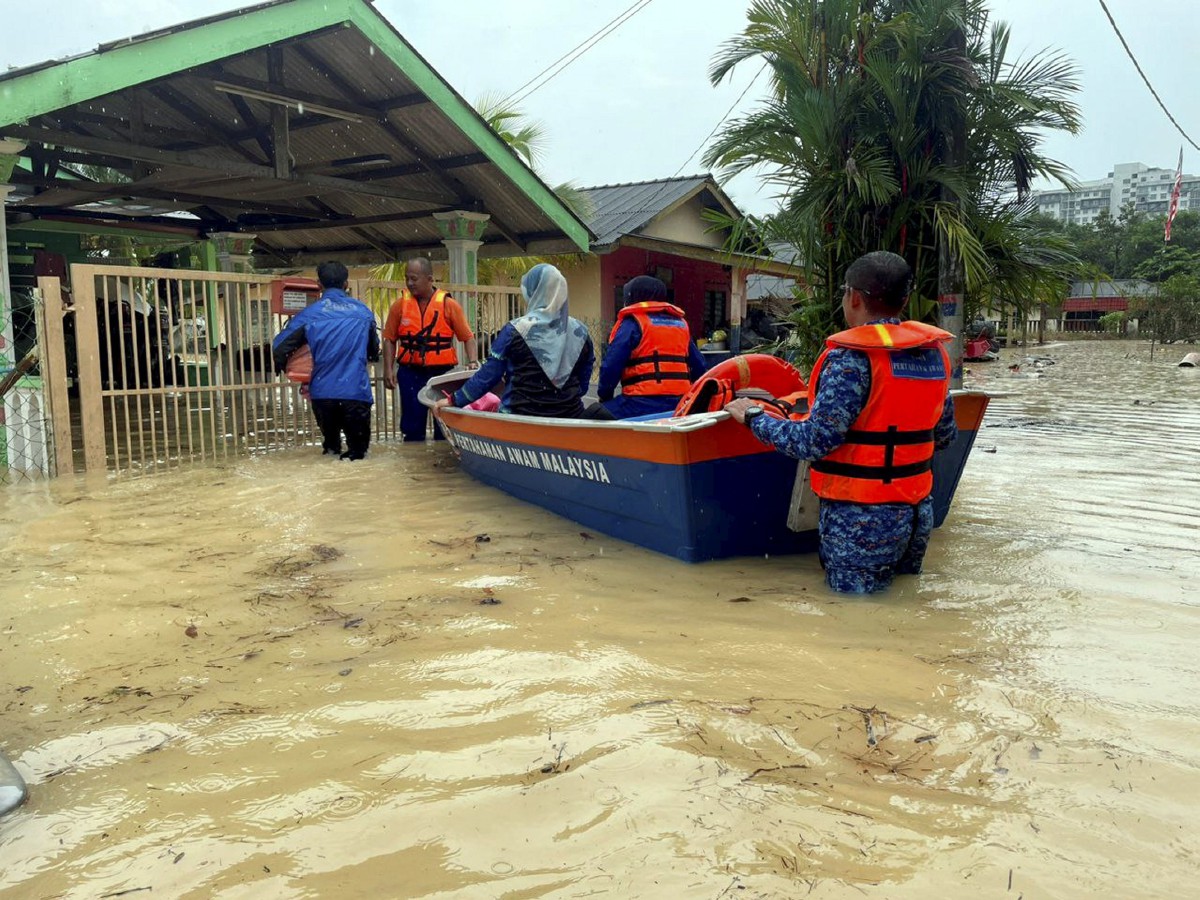 ANTARA kawasan dilanda  banjir di Johor. FOTO ihsan APM