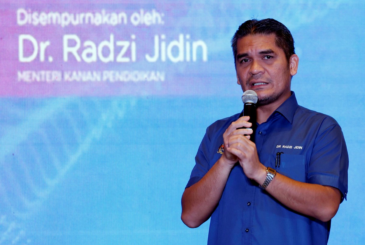 MOHD Radzi berucap pada Majlis Pelancaran Inisiatif Reading Progress Di Sekolah Kementerian Pendidikan Malaysia Tahun 2022. FOTO Bernama