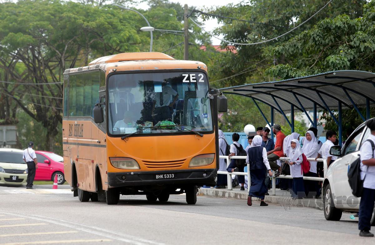 GAMBAR hiasan. Bas sekolah di Johor Bahru ketika tinjauan semalam. FOTO Nur Aisyah Mazalan