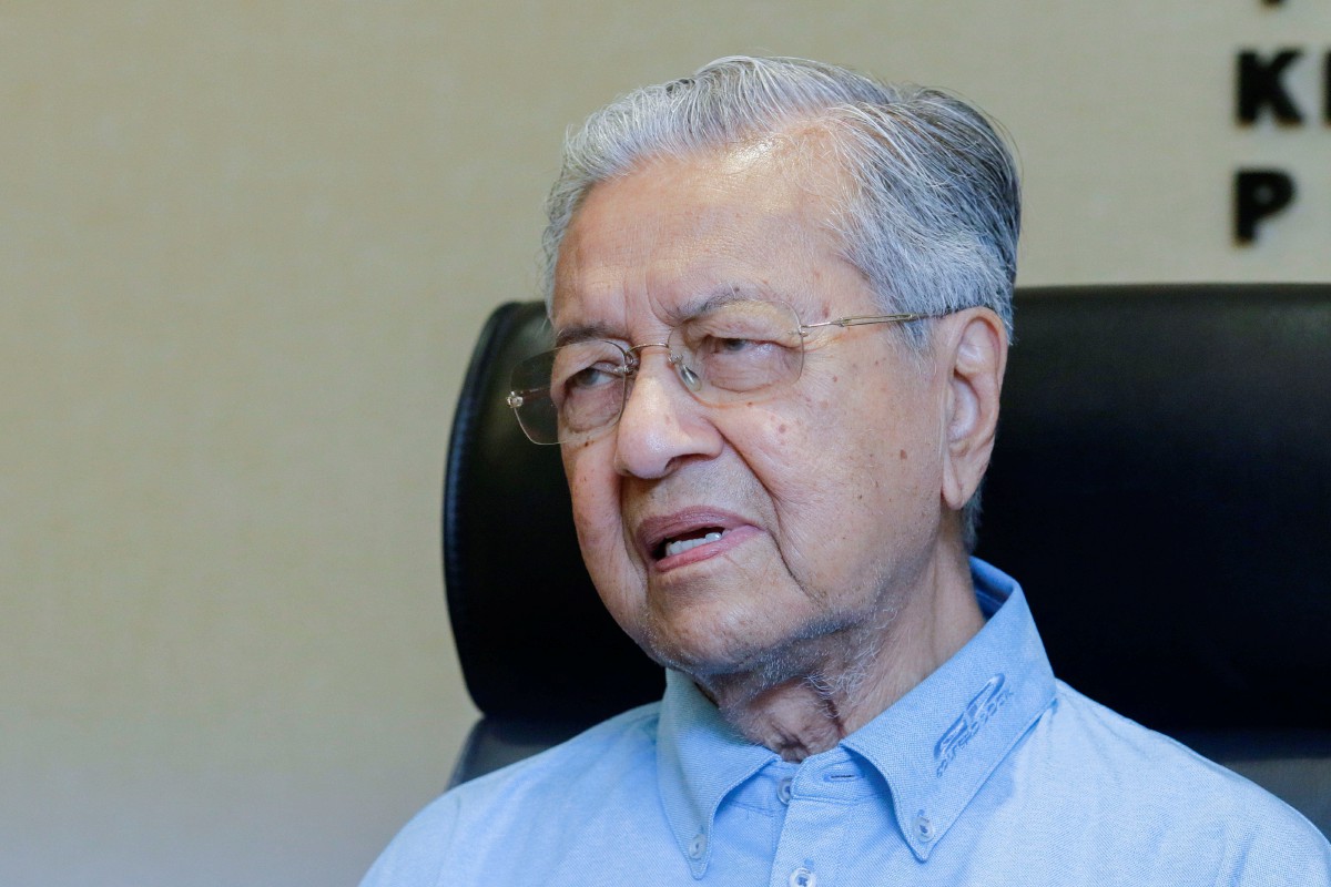 TUN Dr Mahathir Mohamad ketika sidang media di Yayasan Kepimpinan Perdana, Putrajaya. FOTO Aizuddin Saad.