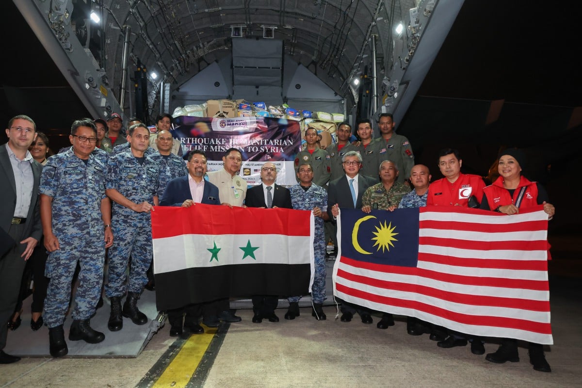 PANGLIMA Tentera Udara Diraja Malaysia (TUDM) Datuk Seri Mohd Asghar Khan Goriman Khan ketika hadir melihat proses pada misi penghantaran bantuan kemanusiaan gempa bumi ke Syria di Pangkalan Udara TUDM Subang. FOTO Bernama.