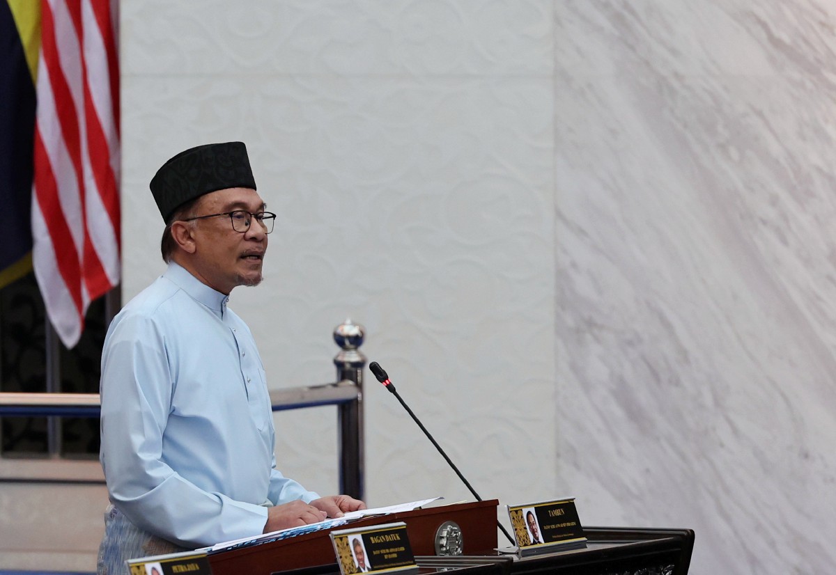  DATUK Seri Anwar Ibrahim ketika membentangkan Belanjawan 2023 Malaysia MADANI di Bangunan Parlimen hari ini. FOTO Bernama.