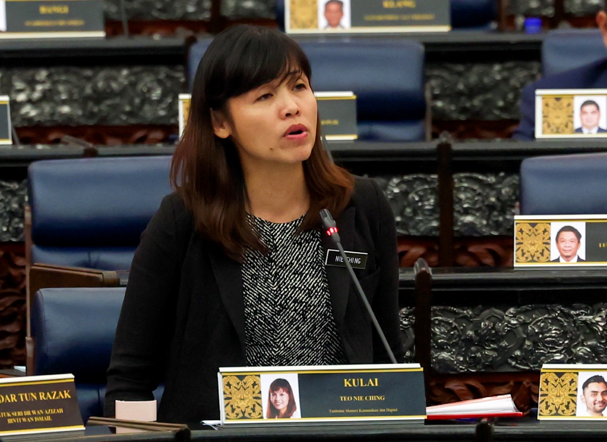 TEO Nie Ching menjawab pertanyaan di Dewan Rakyat hari ini.