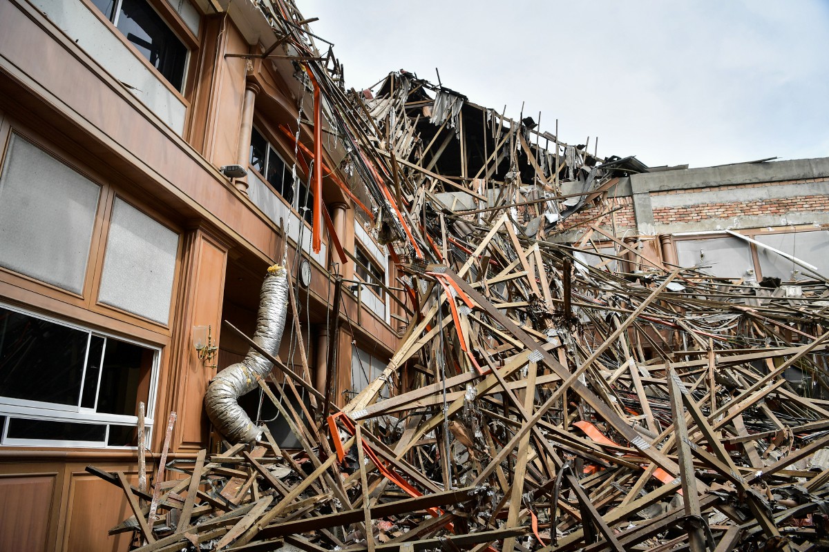 KESAN runtuhan bumbung  Dewan Besar IKIM. FOTO Bernama
