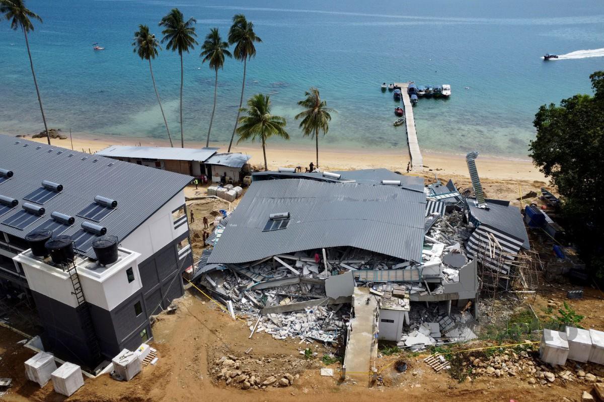 PEMANDANGAN udara runtuhan bangunan tiga tingkat yang dalam pembinaan di Pulau Perhentian. FOTO arkib NSTP